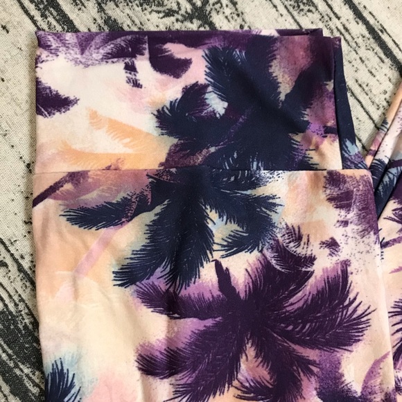 High Waist Capris Leggings - Picture 3 of 7